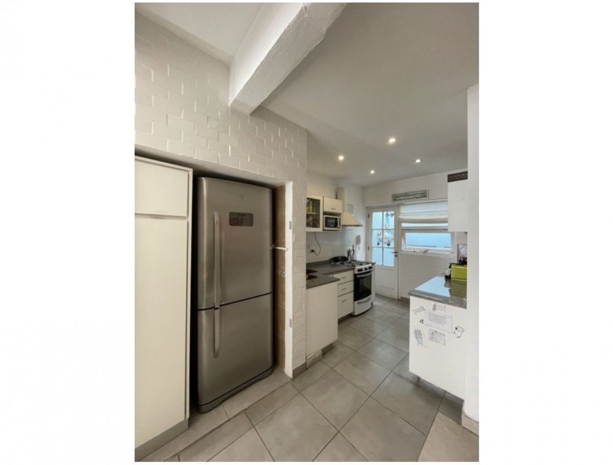 IMPECABLE PH DE 6 AMBIENTES EN DUPLEX. EXCELENTE UBICACION. IDEAL USO PROFESIONAL. CENTRICO. 