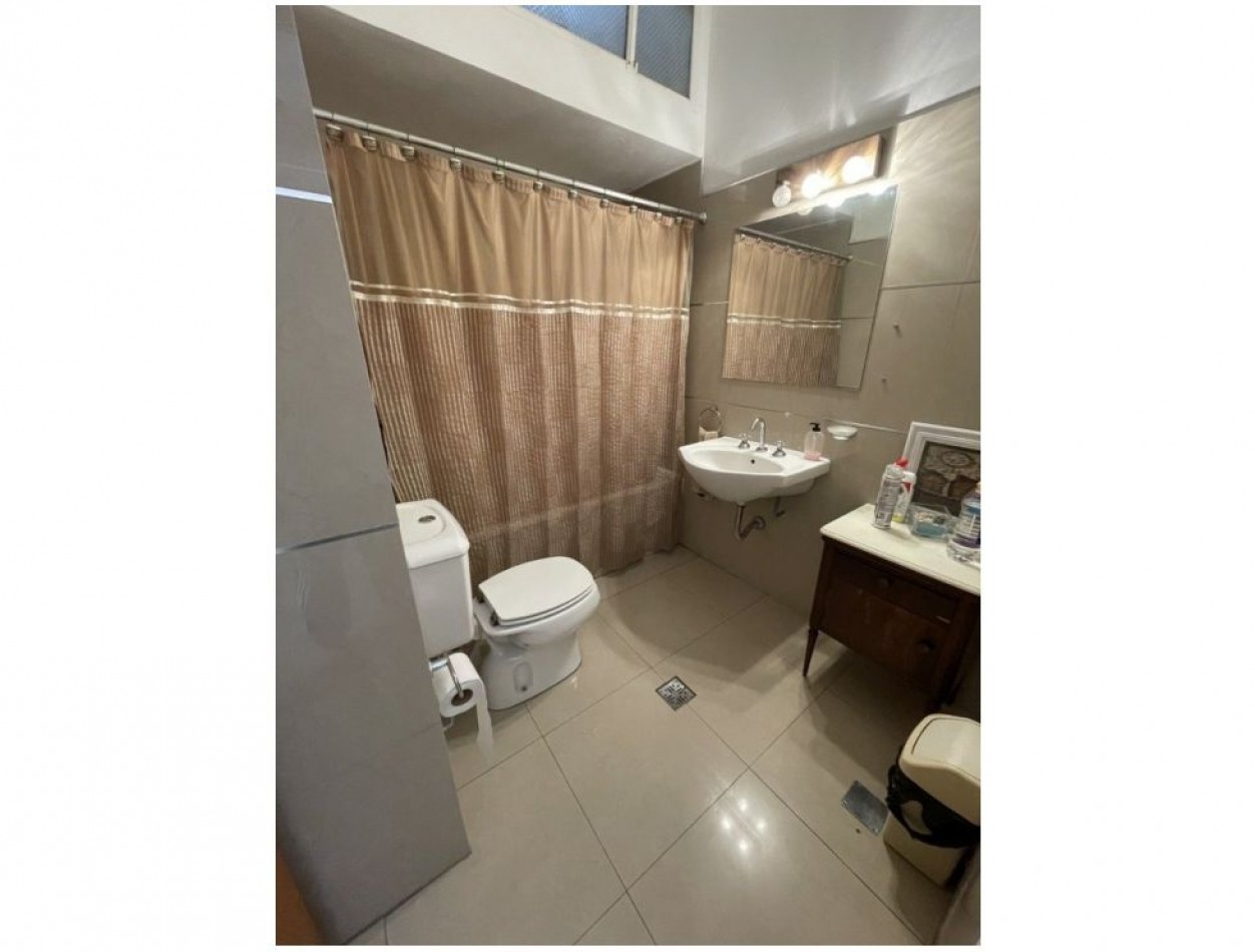 IMPECABLE PH DE 6 AMBIENTES EN DUPLEX. EXCELENTE UBICACION. IDEAL USO PROFESIONAL. CENTRICO. 