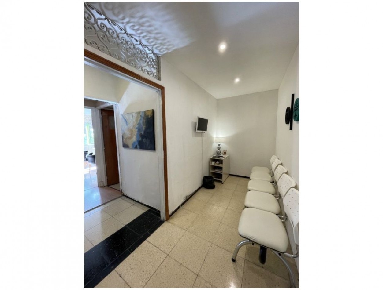 IMPECABLE PH DE 6 AMBIENTES EN DUPLEX. EXCELENTE UBICACION. IDEAL USO PROFESIONAL. CENTRICO. 