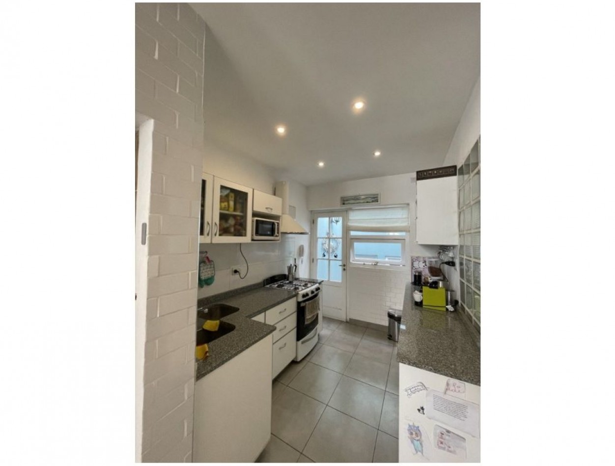 IMPECABLE PH DE 6 AMBIENTES EN DUPLEX. EXCELENTE UBICACION. IDEAL USO PROFESIONAL. CENTRICO. 