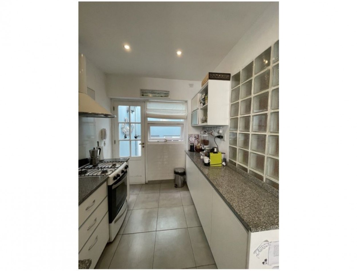 IMPECABLE PH DE 6 AMBIENTES EN DUPLEX. EXCELENTE UBICACION. IDEAL USO PROFESIONAL. CENTRICO. 