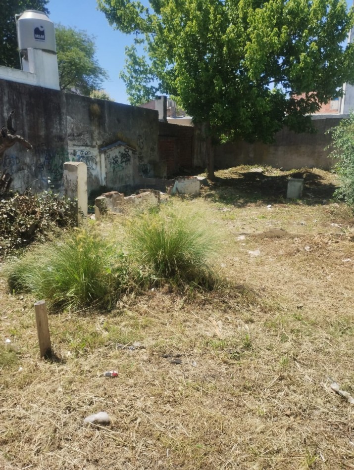 LOTE EN VILLA PRIMERA. A METROS DE LIBERTAD Y JARA. 222 METROS. ZONIFICACION C1.