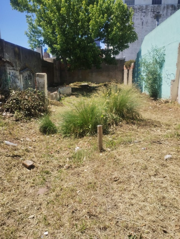 LOTE EN VILLA PRIMERA. A METROS DE LIBERTAD Y JARA. 222 METROS. ZONIFICACION C1.