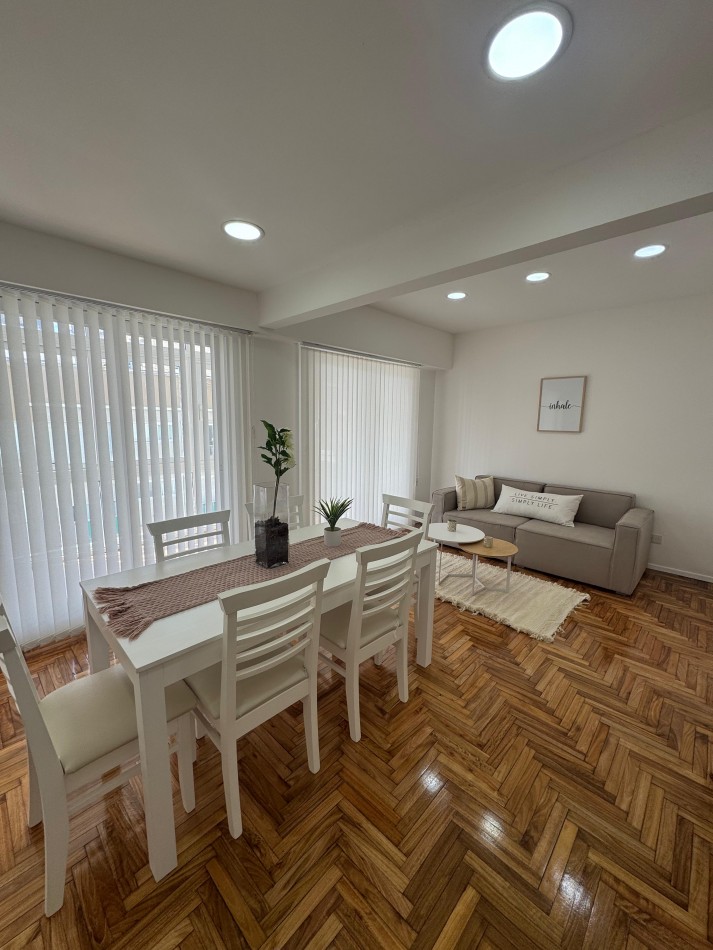 DEPARTAMENTO DE 4 AMBIENTES A LA CALLE CON BALCON TERRAZA,. VISTA LATERAL AL MAR.