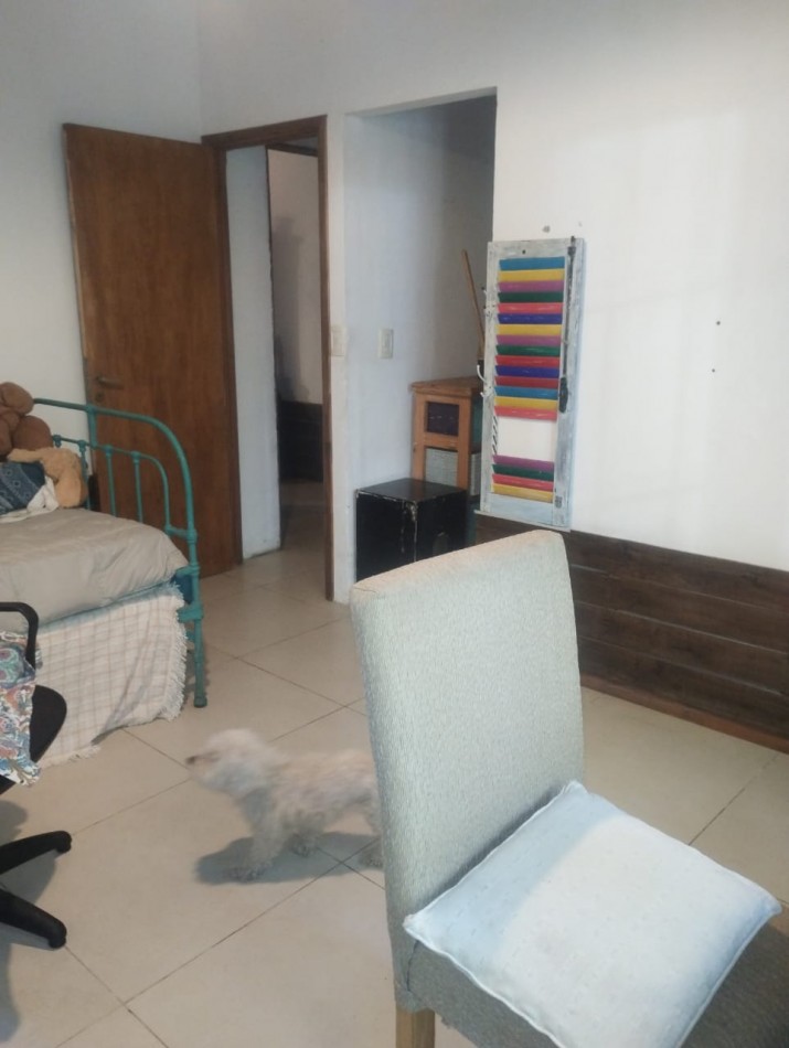 CHALET DE 4 AMBIENTES CON AMPLIO PARQUE. EL ALFAR. 