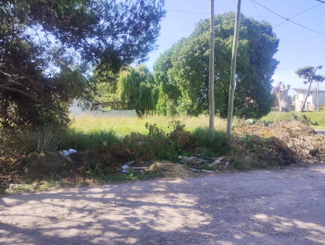 AMPLIO LOTE EN ESQUINA. EL ALFAR. A METROS DE LA COSTA. OPORTUNIDAD