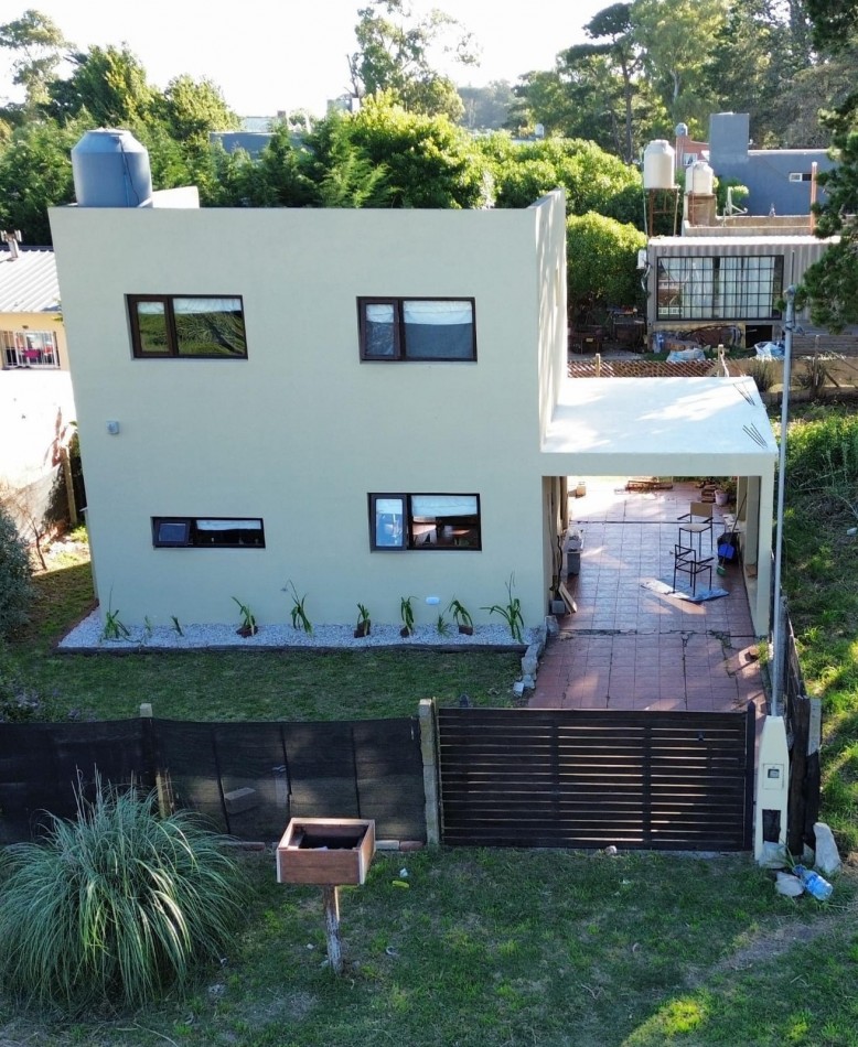 CASA EN DUPLEX EN ACANTILADOS. CERCANA AL GOLF Y BARRIOS PRIVADOS. 