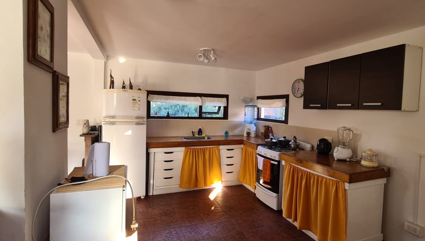 CASA EN DUPLEX EN ACANTILADOS. CERCANA AL GOLF Y BARRIOS PRIVADOS. 