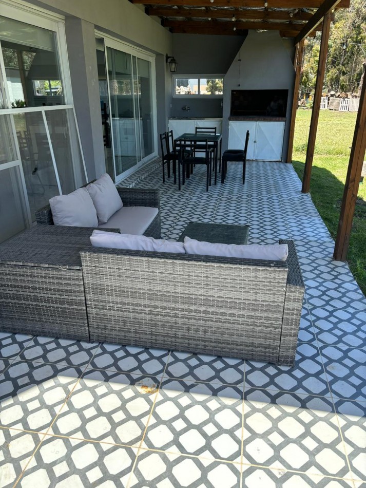 CASA  DE 4 AMBIENTES EN COUNTRY COSTA DEL SOL. MAR CHIQUITA. APTO CREDITO
