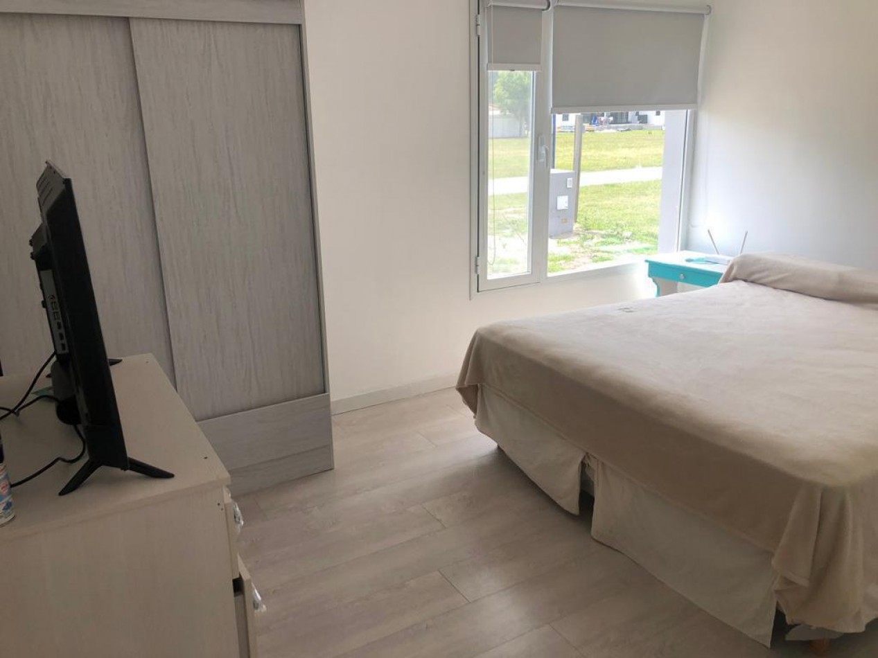 CASA  DE 4 AMBIENTES EN COUNTRY COSTA DEL SOL. MAR CHIQUITA. APTO CREDITO