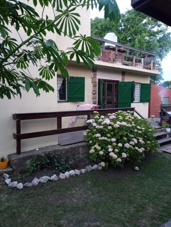 CASA EN DUPLEX DE 2 AMBIENTES. ACANTILADOS. CERCA DEL GOLF