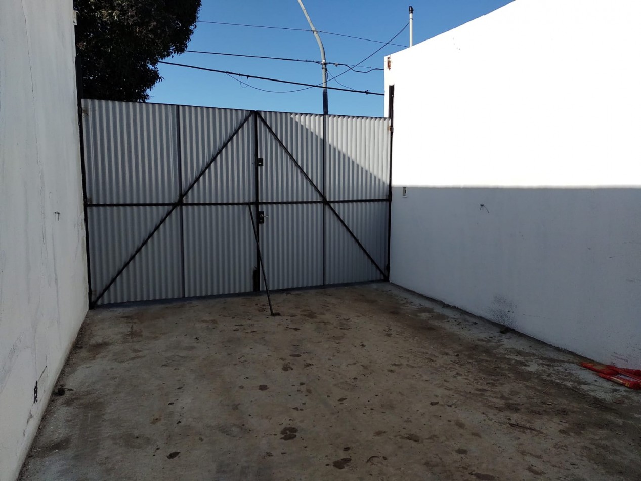 LOCAL CON DEPOSITO. ZONA MUY COMERCIAL. ALIO Y AYACUCHO.