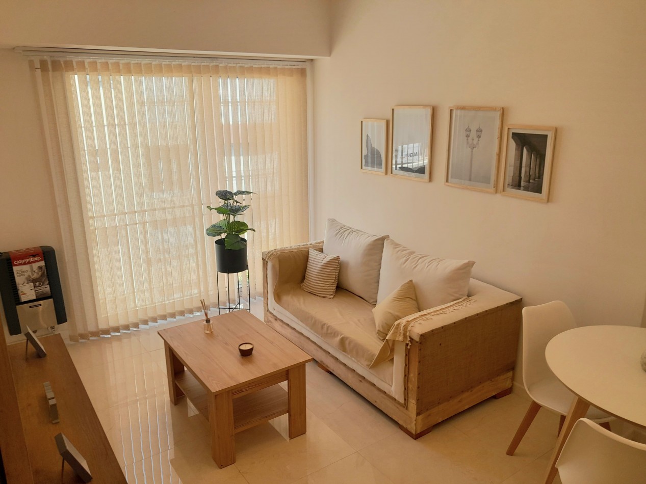 DEPARTAMENTO DE 3 AMBIENTES A LA CALLE CON BALCON FRANCES. A METROS DE PLAZA COLON.