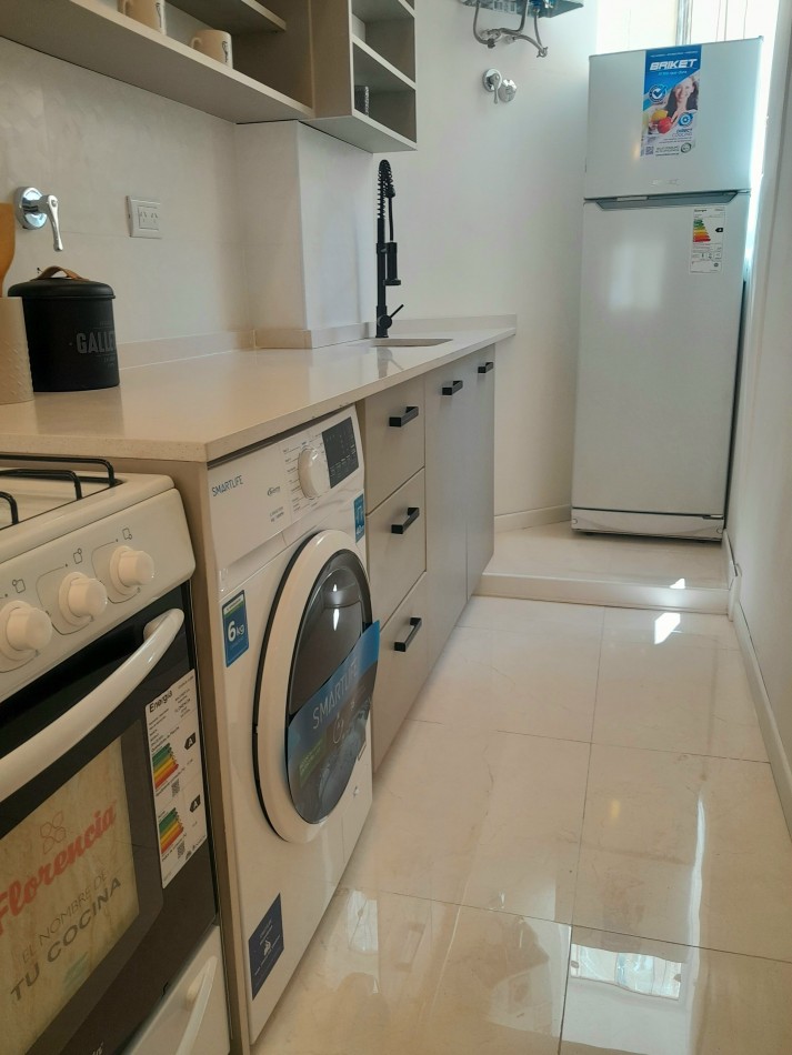 DEPARTAMENTO DE 3 AMBIENTES A LA CALLE CON BALCON FRANCES. A METROS DE PLAZA COLON.
