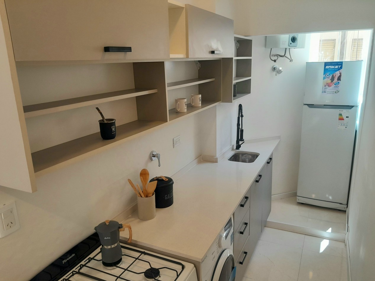 DEPARTAMENTO DE 3 AMBIENTES A LA CALLE CON BALCON FRANCES. A METROS DE PLAZA COLON.