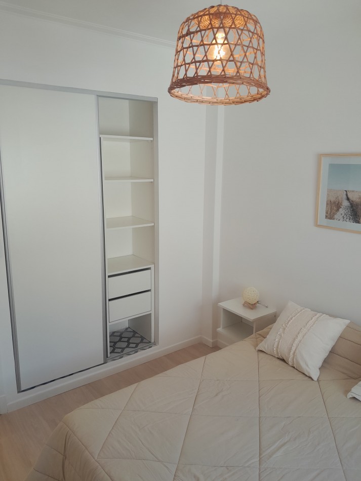 DEPARTAMENTO DE 3 AMBIENTES A LA CALLE CON BALCON FRANCES. A METROS DE PLAZA COLON.