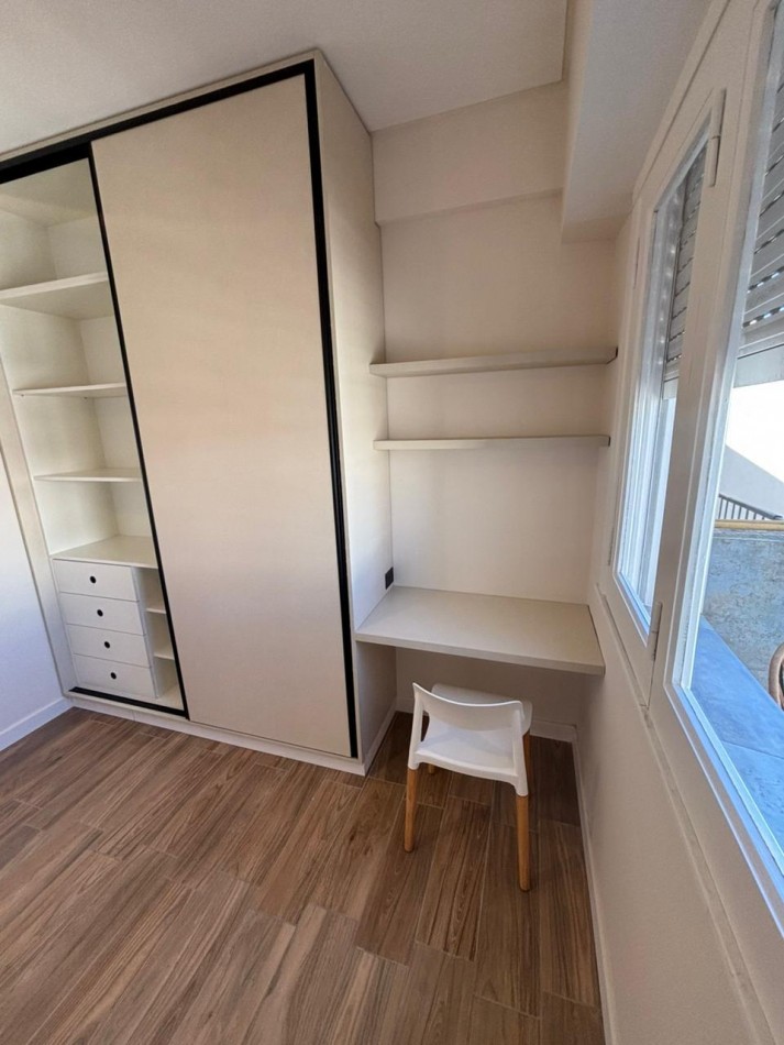 DEPARTAMENTO DE 2 AMBIENTES A LA CALLE CON BALCON SALIENTE. 
