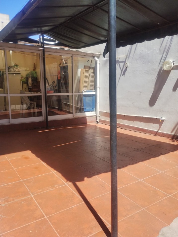 IMPECABLE CHALET DE 4 AMBIENTES EN SAN CARLOS.  A METROS DE ALEM Y EL GOLF. 