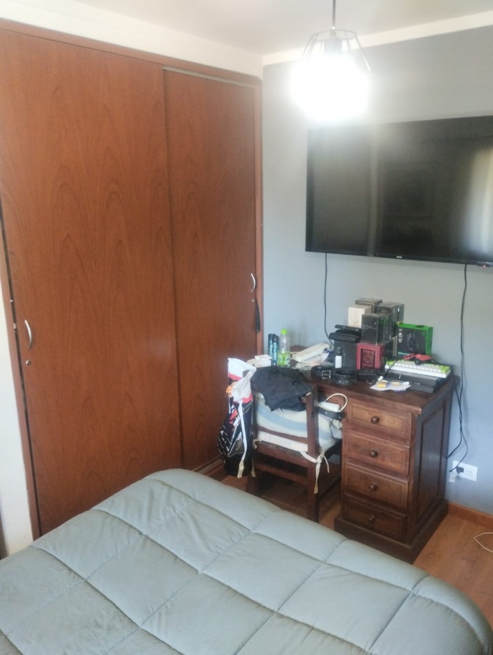 IMPECABLE CHALET DE 4 AMBIENTES EN SAN CARLOS.  A METROS DE ALEM Y EL GOLF. 