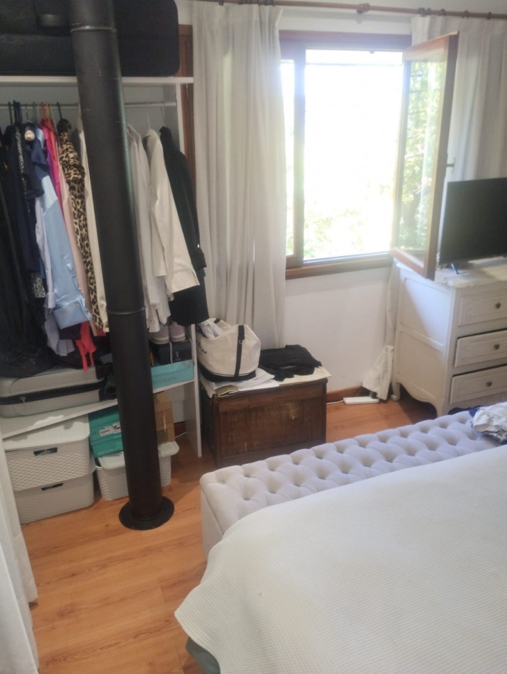 IMPECABLE CHALET DE 4 AMBIENTES EN SAN CARLOS.  A METROS DE ALEM Y EL GOLF. 