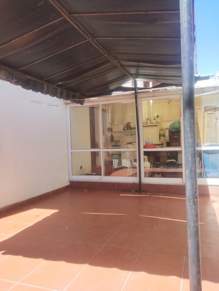IMPECABLE CHALET DE 4 AMBIENTES EN SAN CARLOS.  A METROS DE ALEM Y EL GOLF. 