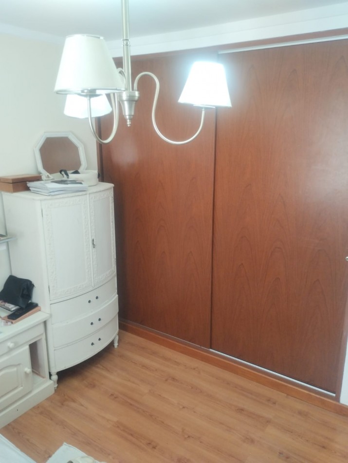 IMPECABLE CHALET DE 4 AMBIENTES EN SAN CARLOS.  A METROS DE ALEM Y EL GOLF. 