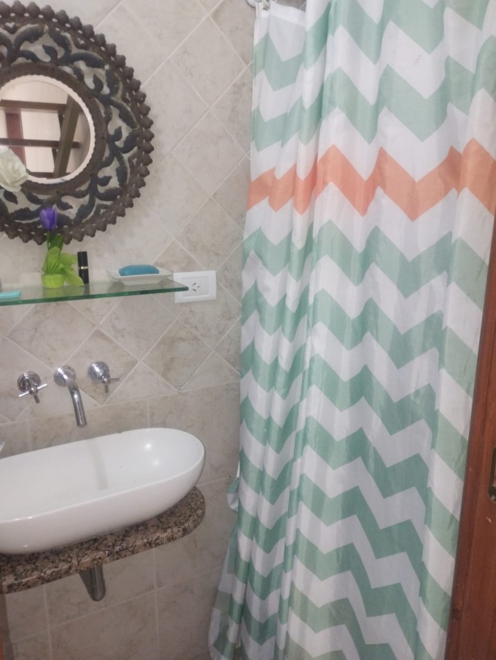 IMPECABLE CHALET DE 4 AMBIENTES EN SAN CARLOS.  A METROS DE ALEM Y EL GOLF. 