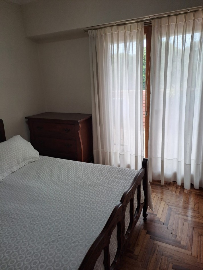 DEPARTAMENTO DE 3 AMBIENTES CON BALCON TERRAZA Y PARRILLA. ZONA GUEMES. SOLO ALQUILER TEMPORARIO