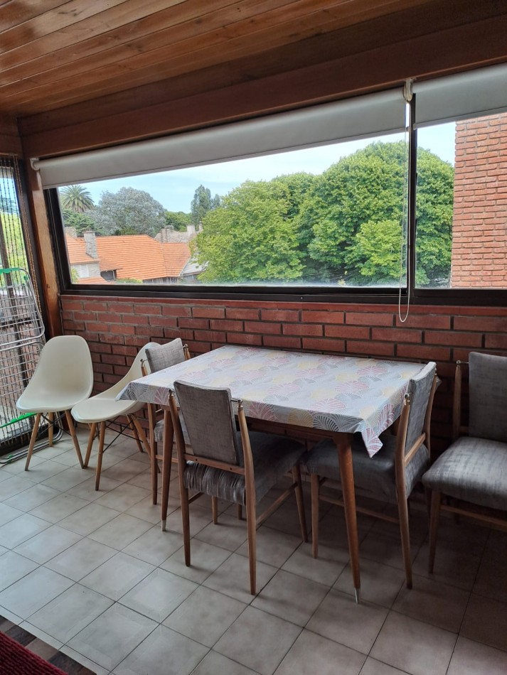 DEPARTAMENTO DE 3 AMBIENTES CON BALCON TERRAZA Y PARRILLA. ZONA GUEMES. SOLO ALQUILER TEMPORARIO
