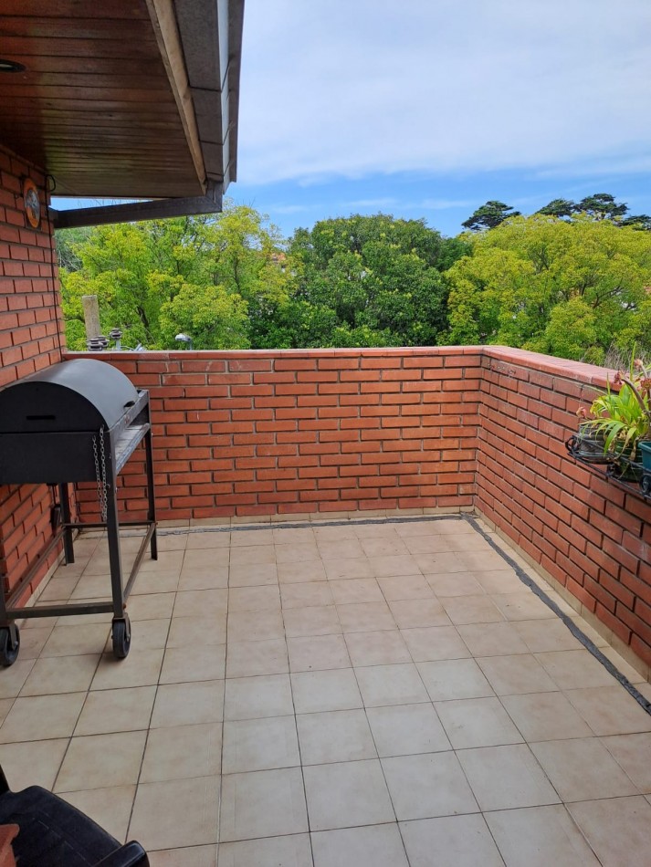 DEPARTAMENTO DE 3 AMBIENTES CON BALCON TERRAZA Y PARRILLA. ZONA GUEMES. SOLO ALQUILER TEMPORARIO