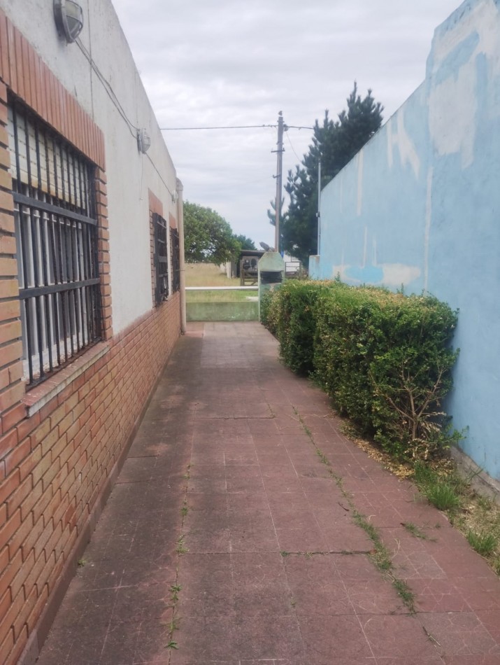 CASA DE 5 AMBIENTES EN SAN EDUARDO DEL MAR. CERCA DE MIRAMAR Y PEGADO A EL MARQUESADO