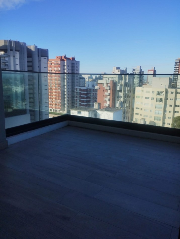 EXCLUSIVO DEPARTAMENTO DE 2 AMBIENTES CON COCHERA. A ESTRENAR. PLAYA GRANDE