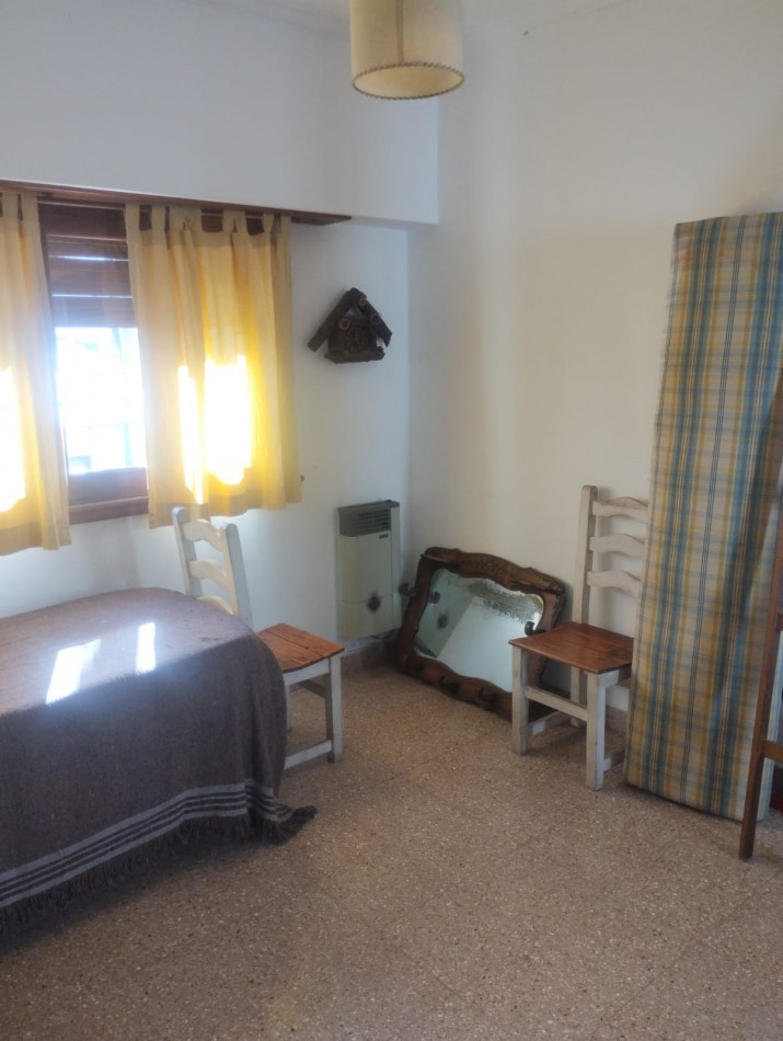 IMPECABLE CASA EN ESQUINA. 3 AMBIENTES CON GARAJE Y PARQUE. APTA CREDITO. NUEVA POMPEYA