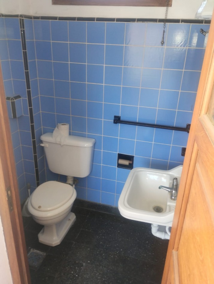 IMPECABLE CASA EN ESQUINA. 3 AMBIENTES CON GARAJE Y PARQUE. APTA CREDITO. NUEVA POMPEYA