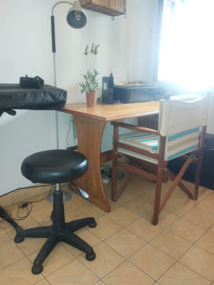 IMPECABLE CASA EN ESQUINA. 3 AMBIENTES CON GARAJE Y PARQUE. APTA CREDITO. NUEVA POMPEYA