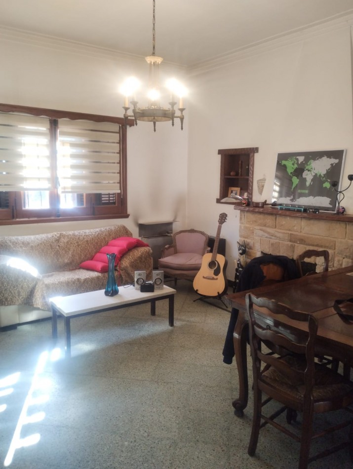 IMPECABLE CASA EN ESQUINA. 3 AMBIENTES CON GARAJE Y PARQUE. APTA CREDITO. NUEVA POMPEYA