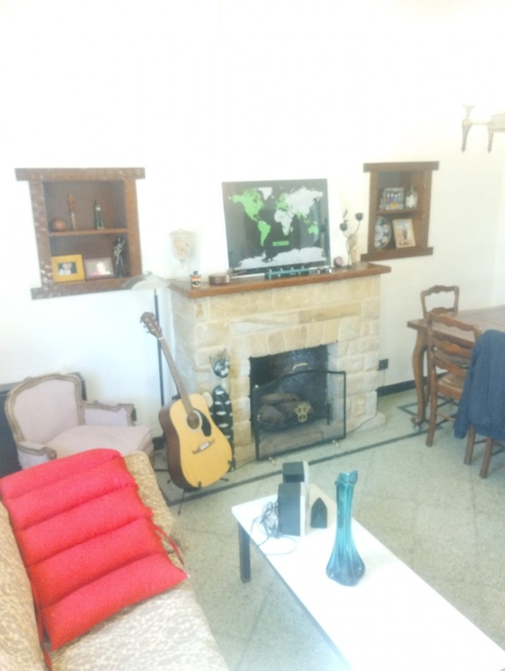 IMPECABLE CASA EN ESQUINA. 3 AMBIENTES CON GARAJE Y PARQUE. APTA CREDITO. NUEVA POMPEYA