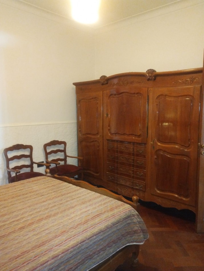 IMPECABLE CASA EN ESQUINA. 3 AMBIENTES CON GARAJE Y PARQUE. APTA CREDITO. NUEVA POMPEYA