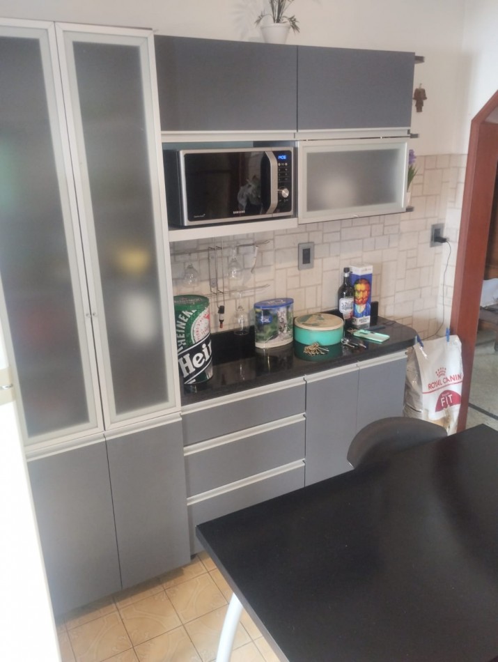 IMPECABLE CASA EN ESQUINA. 3 AMBIENTES CON GARAJE Y PARQUE. APTA CREDITO. NUEVA POMPEYA