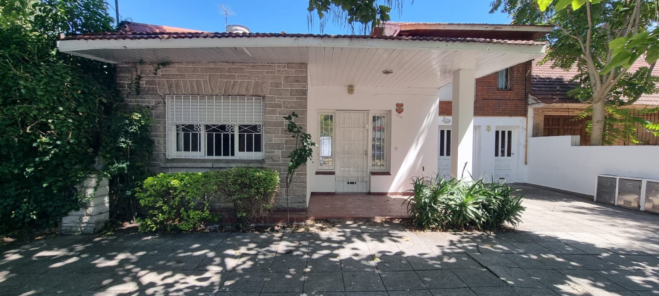 CHALET EN PH DE 4 AMBIENTES. PARQUE LURO. ESCRIBANIA DESIGNADA.