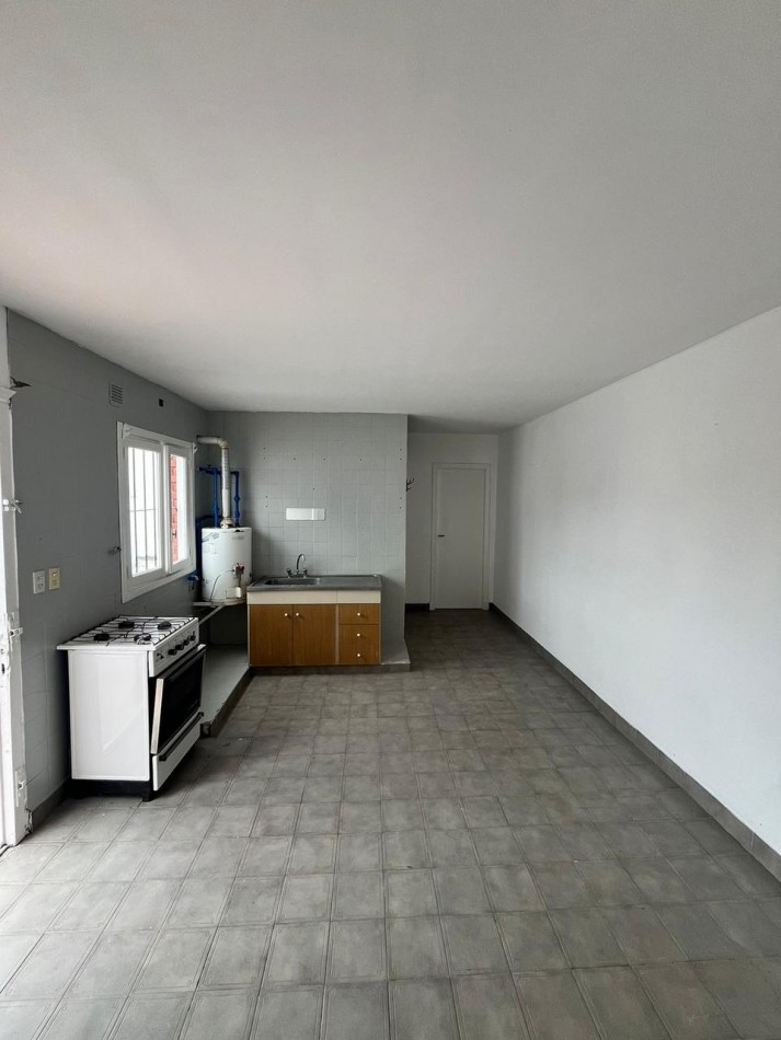 PH DE 2 AMBIENTES EN PLANTA ALTA. BARRIO SAN JOSE. 