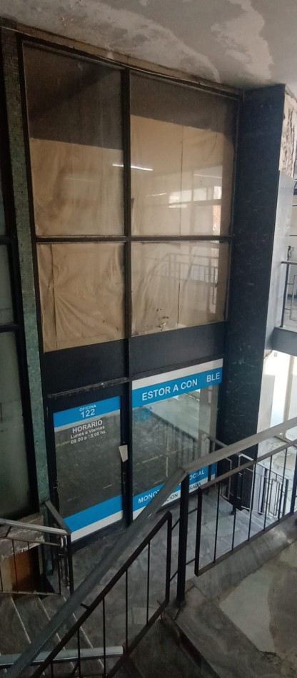 2 LOCALES EN DUPLEX CON ACCESOS INDEPENDIENTES EN GALERIA DE LURO E INDEPENDENCIA. OPORTUNIDAD