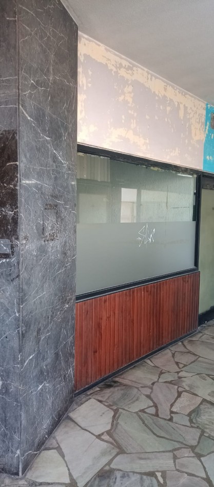 2 LOCALES EN DUPLEX CON ACCESOS INDEPENDIENTES EN GALERIA DE LURO E INDEPENDENCIA. OPORTUNIDAD