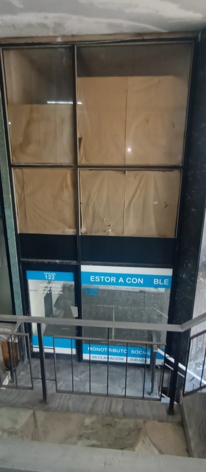 2 LOCALES EN DUPLEX CON ACCESOS INDEPENDIENTES EN GALERIA DE LURO E INDEPENDENCIA. OPORTUNIDAD