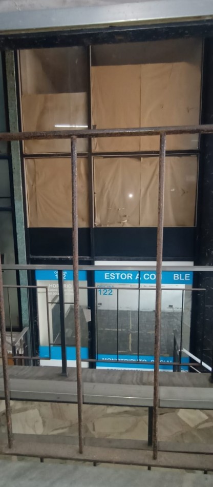 2 LOCALES EN DUPLEX CON ACCESOS INDEPENDIENTES EN GALERIA DE LURO E INDEPENDENCIA. OPORTUNIDAD