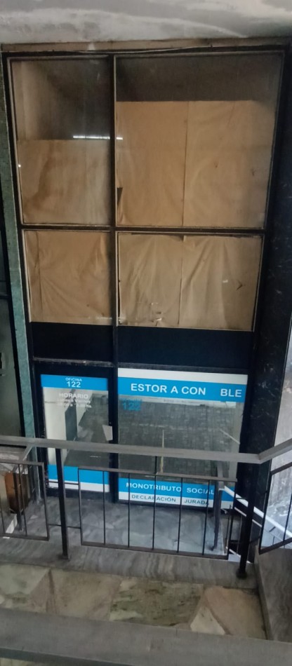 2 LOCALES EN DUPLEX CON ACCESOS INDEPENDIENTES EN GALERIA DE LURO E INDEPENDENCIA. OPORTUNIDAD