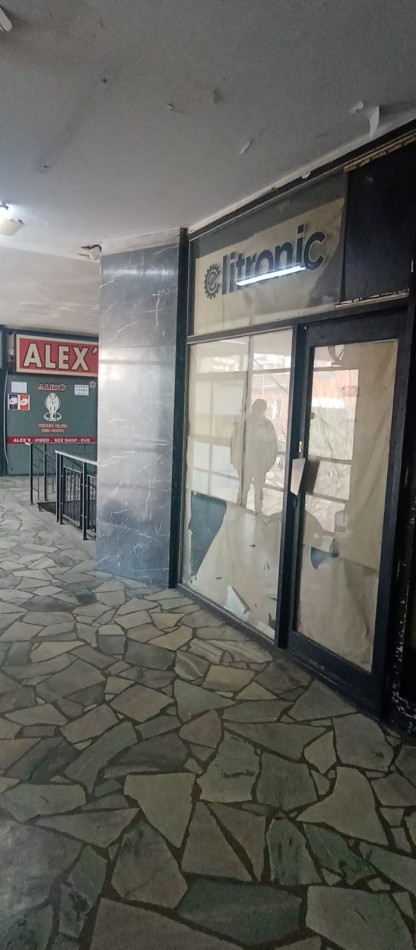 2 LOCALES EN DUPLEX CON ACCESOS INDEPENDIENTES EN GALERIA DE LURO E INDEPENDENCIA. OPORTUNIDAD