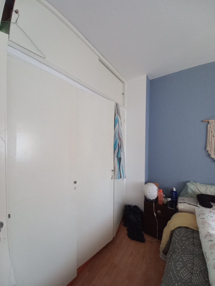 DEPARTAMENTO DE 3 AMBIENTES CON BALCON SALIENTE Y ESPACIO DE COCHERA. A METROS UNIVERSIDAD NACIONAL