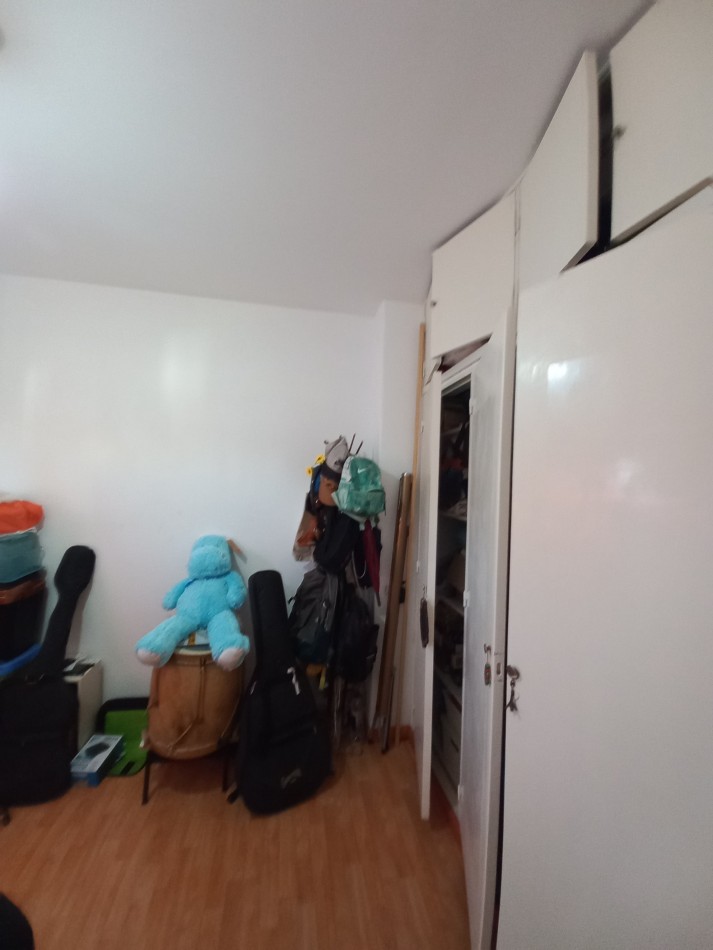 DEPARTAMENTO DE 3 AMBIENTES CON BALCON SALIENTE Y ESPACIO DE COCHERA. A METROS UNIVERSIDAD NACIONAL