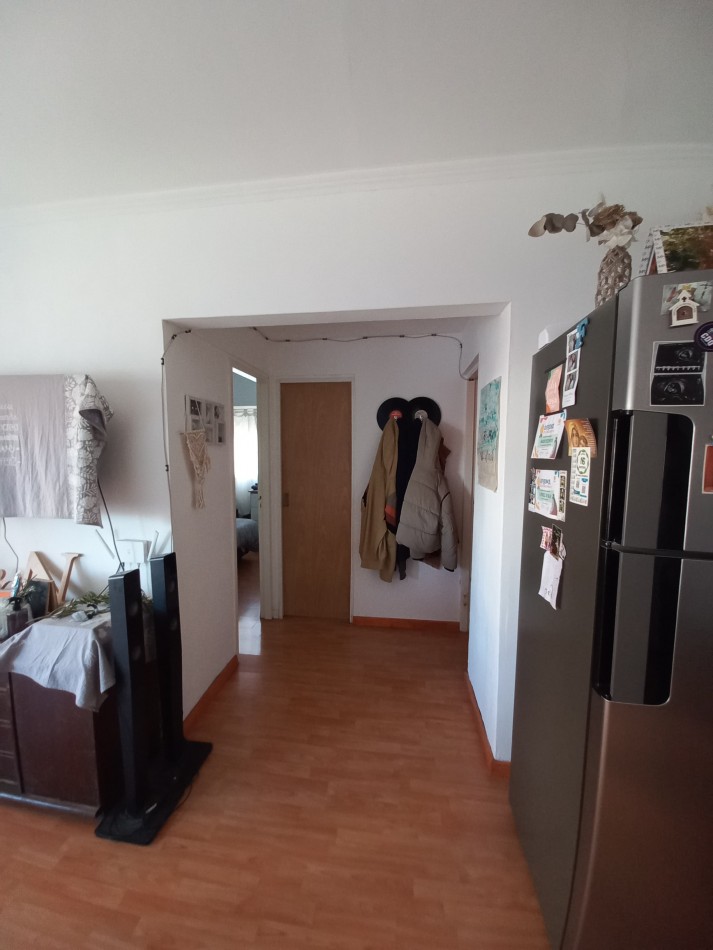 DEPARTAMENTO DE 3 AMBIENTES CON BALCON SALIENTE Y ESPACIO DE COCHERA. A METROS UNIVERSIDAD NACIONAL